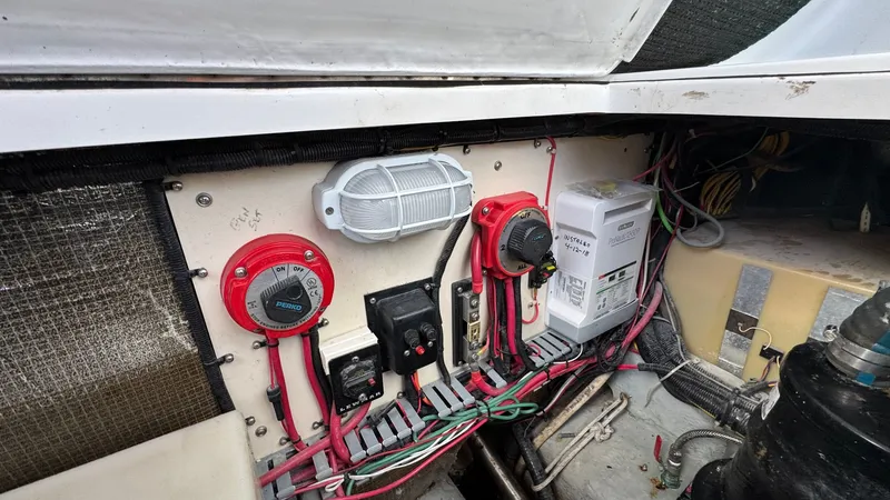 Nomo Yacht Photos Pics 1999 Mainship 350 Engine Room