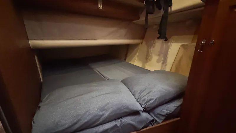 Nomo Yacht Photos Pics 1999 Mainship 350 Port Guest Stateroom