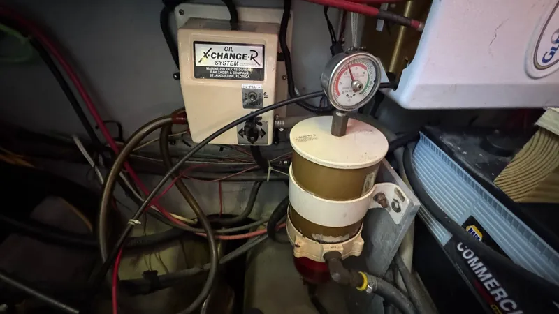 Nomo Yacht Photos Pics 1999 Mainship 350 Engine Room