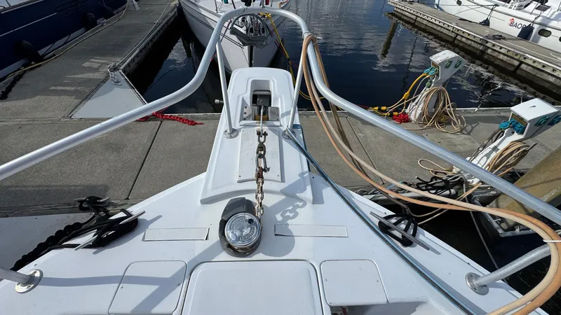 Nomo Yacht Photos Pics 1999 Mainship 350 Bow