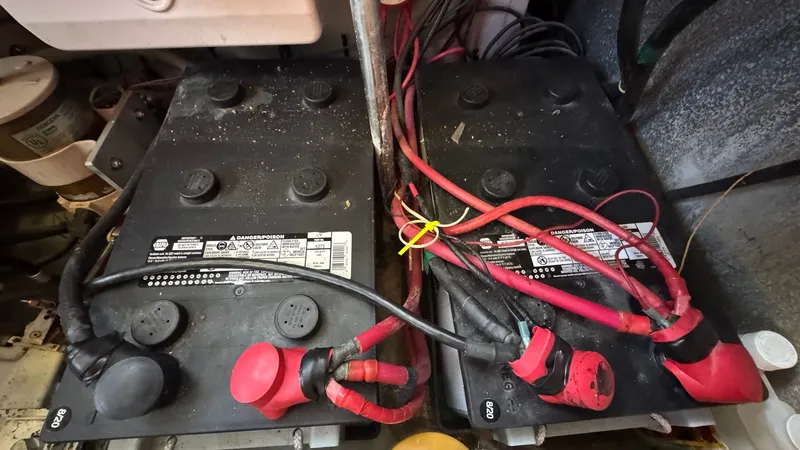 Nomo Yacht Photos Pics 1999 Mainship 350 Engine Room