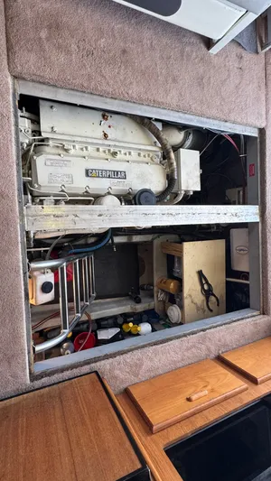 Nomo Yacht Photos Pics 1999 Mainship 350 Engine Room