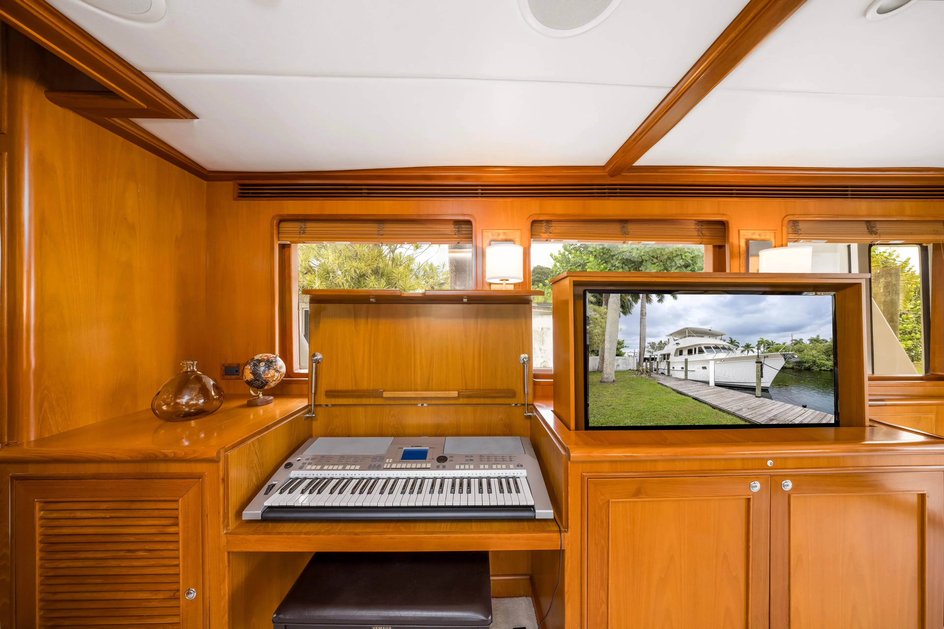 Journey Yacht Photos Pics Luxurious 2008 Outer Reef Yachts 650 Motoryacht interior with keyboard and TV.