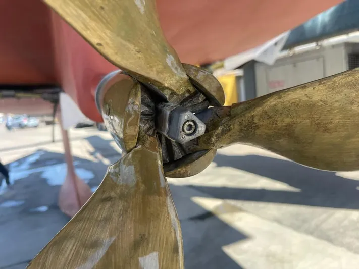 Quella Bella Yacht Photos Pics 