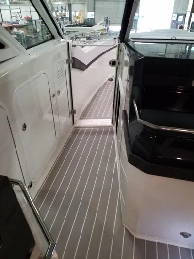  Yacht Photos Pics 2020 Formula 430 Super Sport Crossover boat interior with sleek design and modern features.