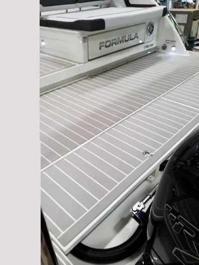  Yacht Photos Pics 2020 Formula 430 Super Sport Crossover boat deck with seating and engine detail.