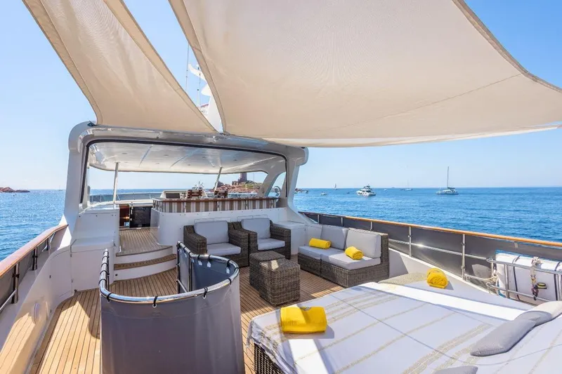 Sedna Yacht Photos Pics Luxurious 2020 Jet Tern SELENE 72 yacht deck with seating, sunshade, and ocean view.