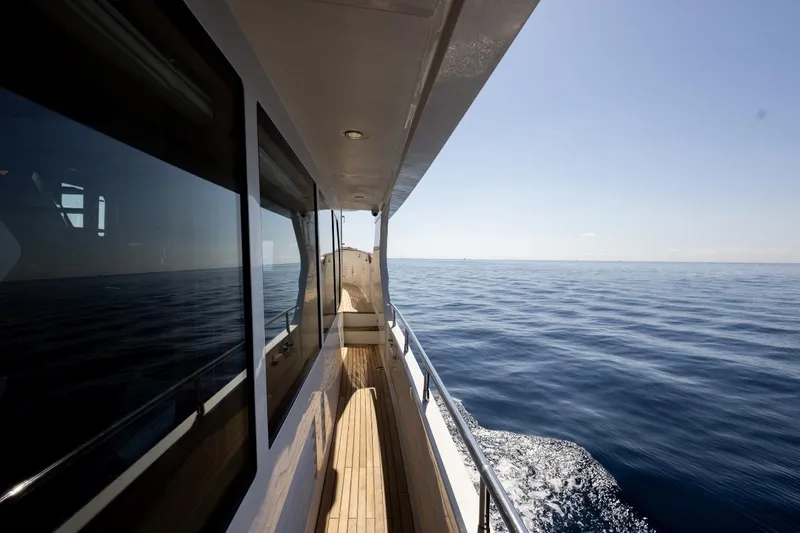 Sedna Yacht Photos Pics Side view of Jet Tern SELENE 72 yacht cruising on open sea, 2020 model.