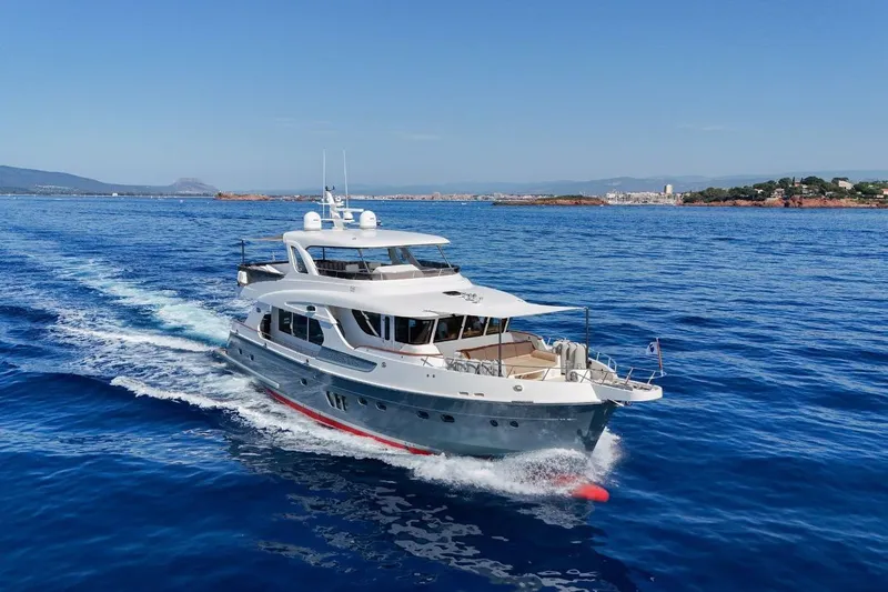 Sedna Yacht Photos Pics Luxurious 2020 Jet Tern SELENE 72 yacht cruising on open blue sea.