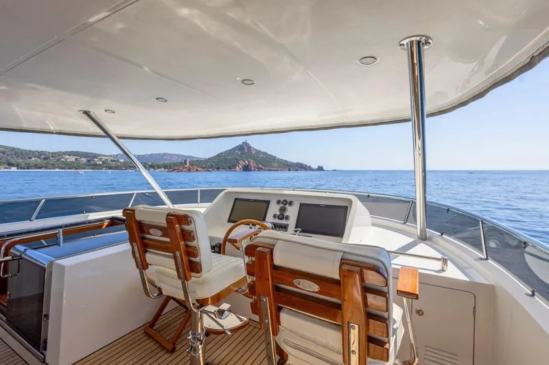 Sedna Yacht Photos Pics Luxurious helm of 2020 Jet Tern SELENE 72 yacht with scenic ocean view.