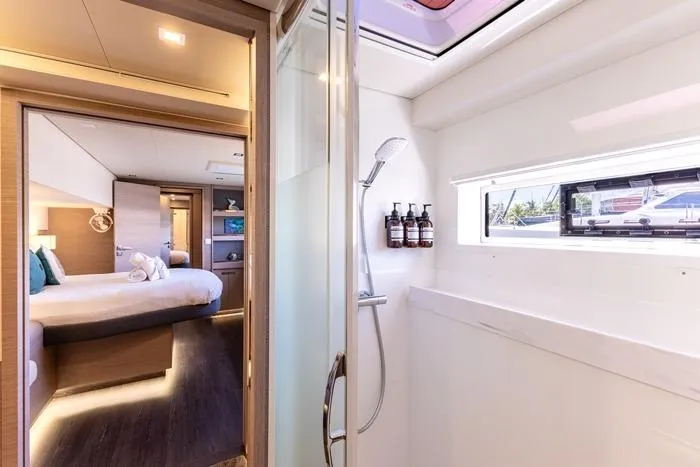 Port To Vino 2 Yacht Photos Pics Luxurious bathroom and bedroom interior of 2023 Fountaine Pajot Samana 59 yacht.