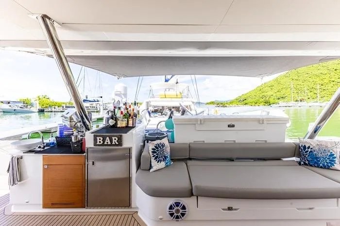 Port To Vino 2 Yacht Photos Pics Luxurious 2023 Fountaine Pajot Samana 59 yacht with outdoor bar and seating area.