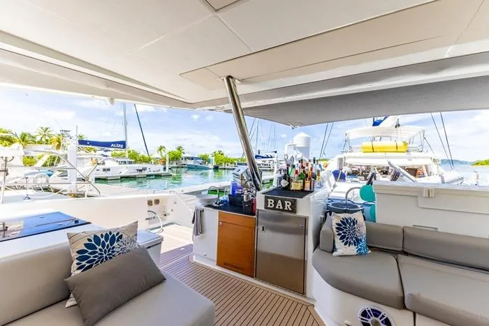 Port To Vino 2 Yacht Photos Pics Luxurious 2023 Fountaine Pajot Samana 59 yacht with elegant outdoor bar and seating area.