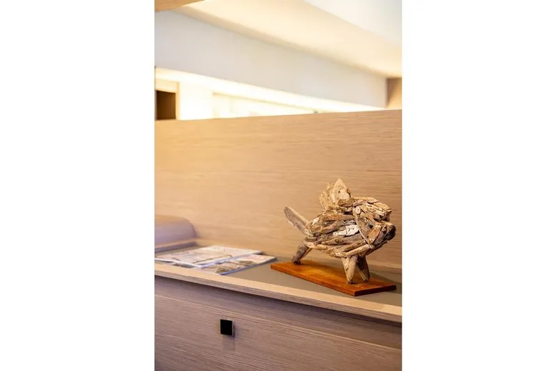 Port To Vino 2 Yacht Photos Pics Wooden sculpture on a modern yacht interior, Fountaine Pajot Samana 59, 2023 model.