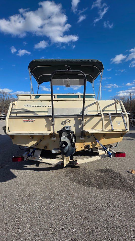 Tracker Party Deck 21