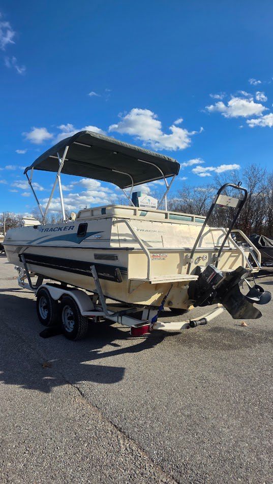 Tracker Party Deck 21