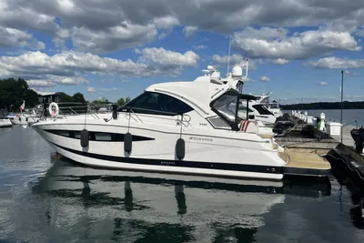 Four Winns V435