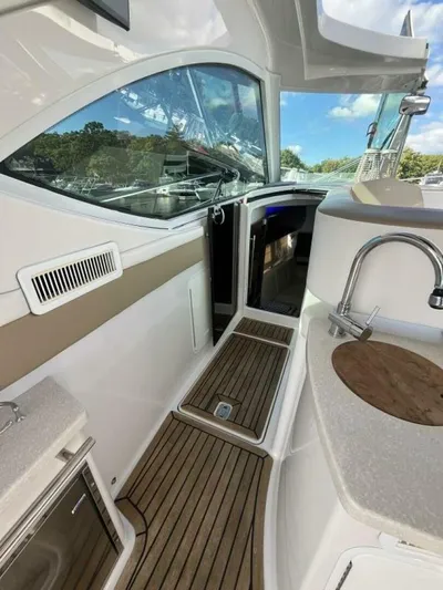  Yacht Photos Pics 2014 Four Winns V435 yacht interior with sleek design and modern amenities.