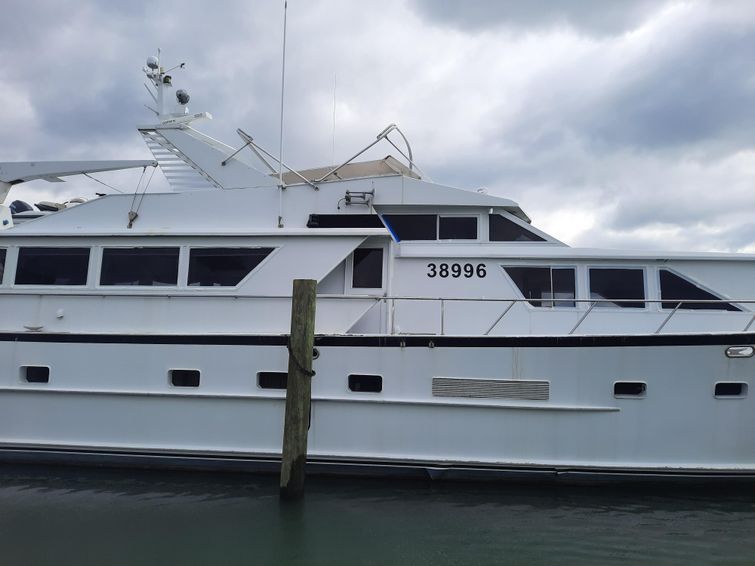 1987-85-broward-pilothouse
