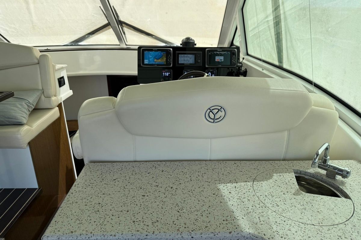 2012 Cruisers Yachts 42 