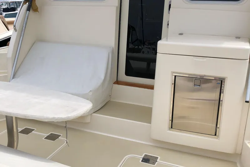  Yacht Photos Pics 2009 Sabre 40 Sedan yacht interior with seating and storage.