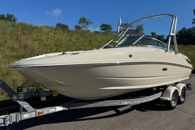 Sea Ray Sundeck 230