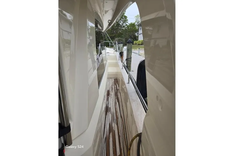 Green Eye Lady Yacht Photos Pics 2019 Greenline 40 yacht side deck with polished wood finish and dock view.