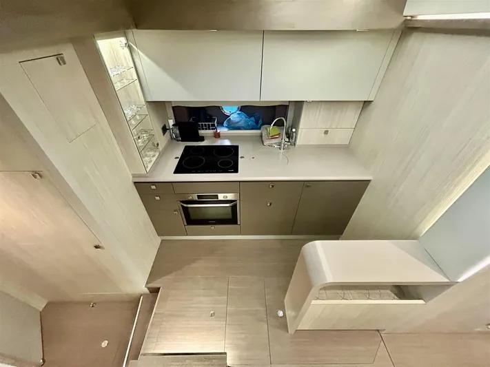  Yacht Photos Pics Cranchi 60 ST - Dinette