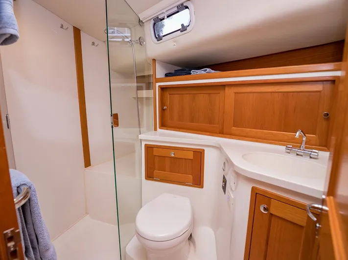  Yacht Photos Pics Luxurious bathroom on the 2021 MJM 53z yacht.