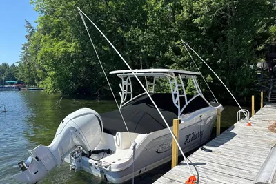 2021 Robalo R247 Dual Console