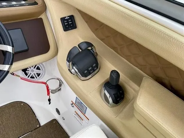  Yacht Photos Pics 2018 Cobalt R35 boat interior controls and dashboard.