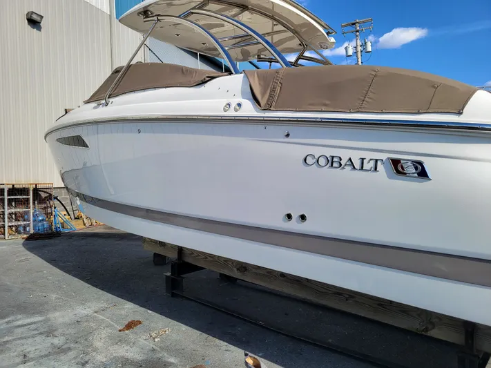  Yacht Photos Pics 2018 Cobalt R35 boat on a dock under sunny weather.