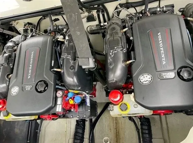 Yacht Photos Pics Dual Volvo Penta 350 V8 engines in a 2018 Cobalt R35.