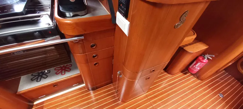 Roxanne Yacht Photos Pics Interior of 1990 Beneteau Oceanis Clipper 500 yacht with wooden cabinetry and flooring.