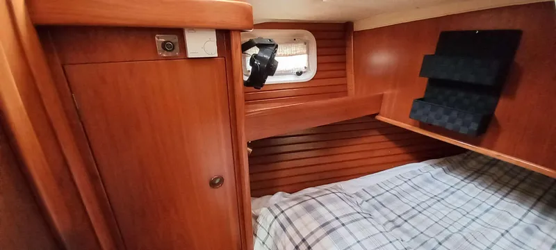 Roxanne Yacht Photos Pics Cozy cabin interior of 1990 Beneteau Oceanis Clipper 500 sailboat with wooden paneling.