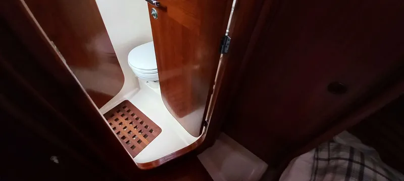 Roxanne Yacht Photos Pics Toilet area in a 1990 Beneteau Oceanis Clipper 500 yacht, featuring wooden accents.
