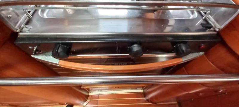 Roxanne Yacht Photos Pics Stainless steel stove in 1990 Beneteau Oceanis Clipper 500 yacht kitchen.