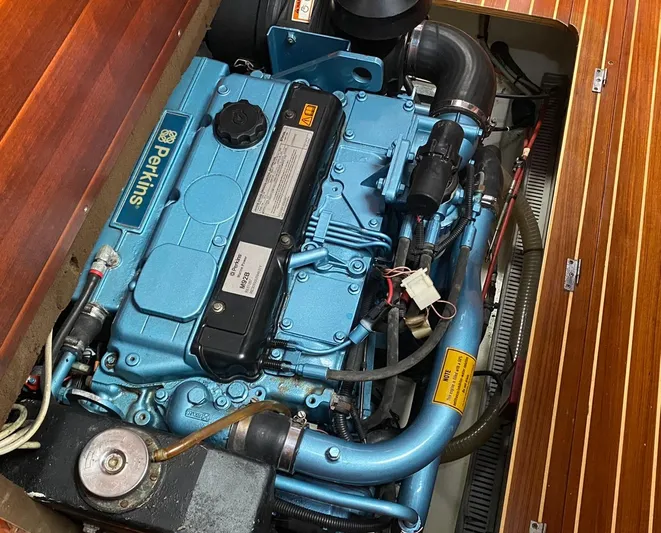 Roxanne Yacht Photos Pics 