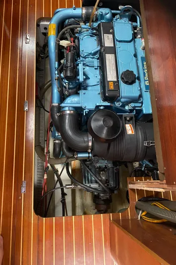 Roxanne Yacht Photos Pics 