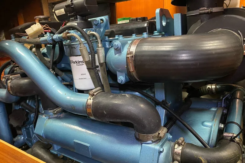 Roxanne Yacht Photos Pics 