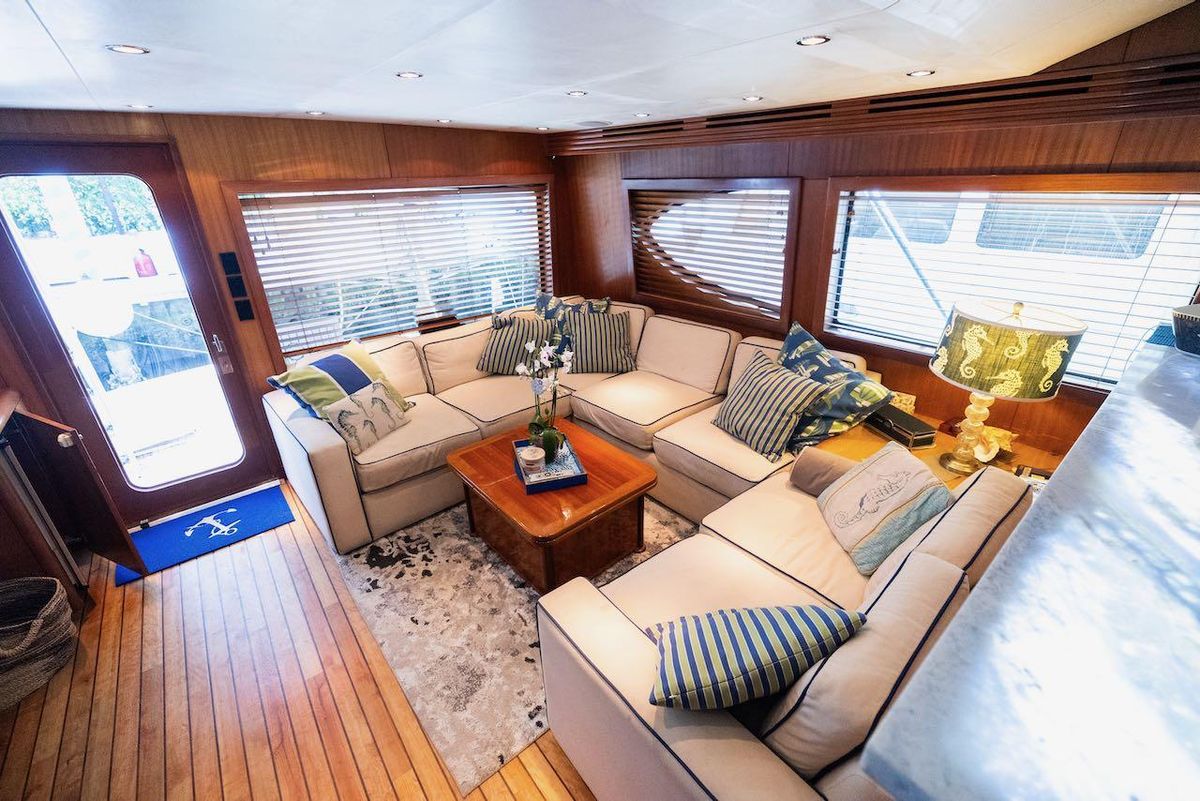 2007 Hatteras 64 