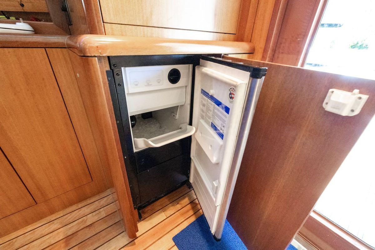 2007 Hatteras 64 