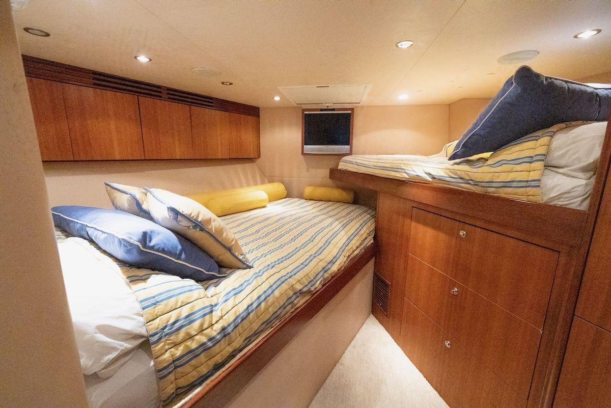 2007 Hatteras 64 