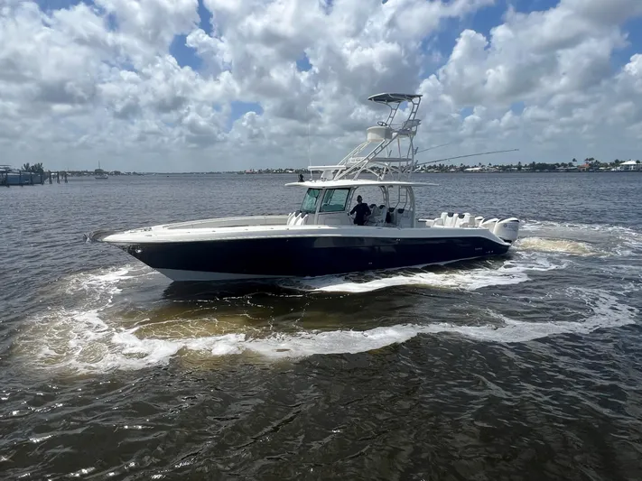 Five Wahoos Yacht Photos Pics HCB 42 Five Wahoos - Profile