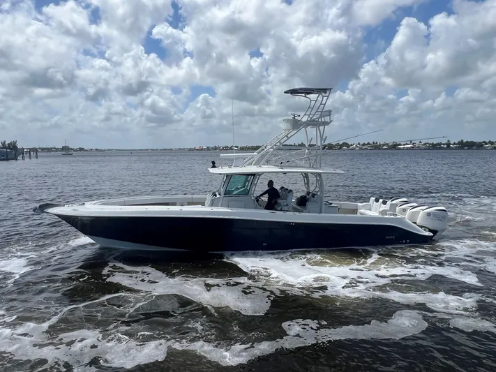Five Wahoos Yacht Photos Pics HCB 42 Five Wahoos - Profile