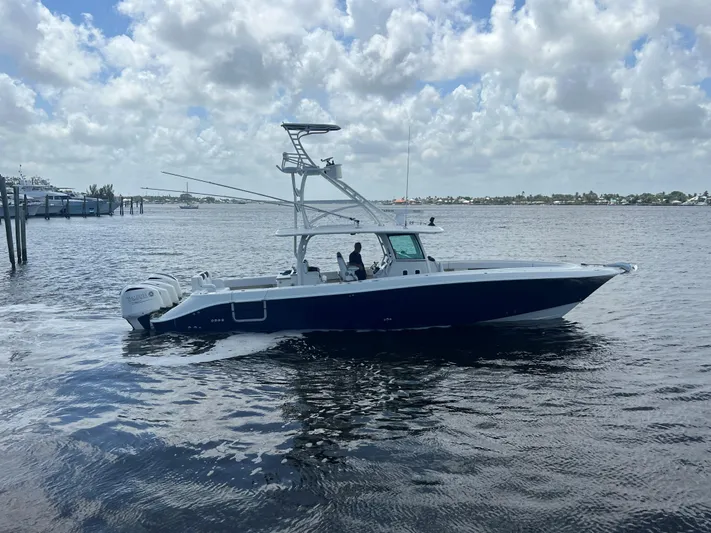 Five Wahoos Yacht Photos Pics HCB 42 Five Wahoos - Profile