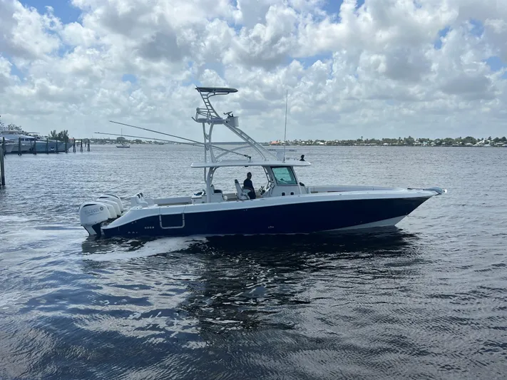 Five Wahoos Yacht Photos Pics HCB 42 Five Wahoos - Profile