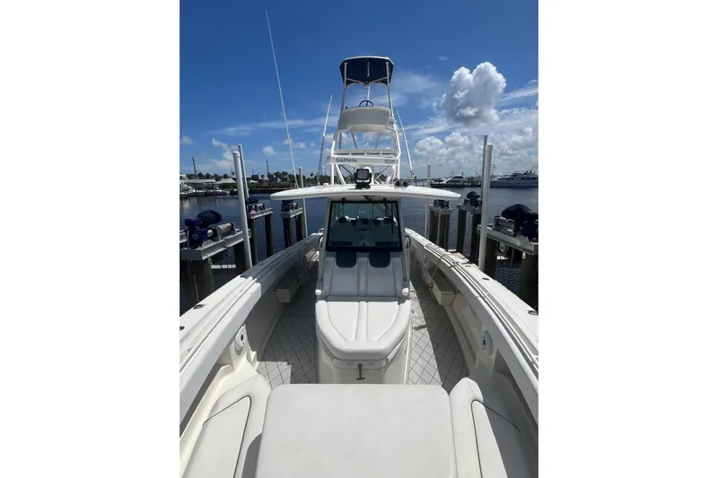 Five Wahoos Yacht Photos Pics HCB 42 Five Wahoos - Bow