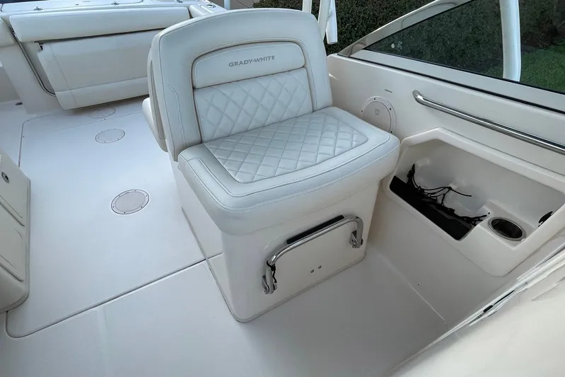  Yacht Photos Pics 2021 Grady-White Freedom 275 boat interior with cushioned seating and storage compartment.