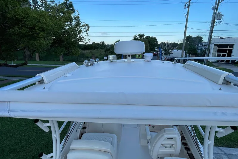  Yacht Photos Pics 2021 Grady-White Freedom 275 boat top view with radar and seating.